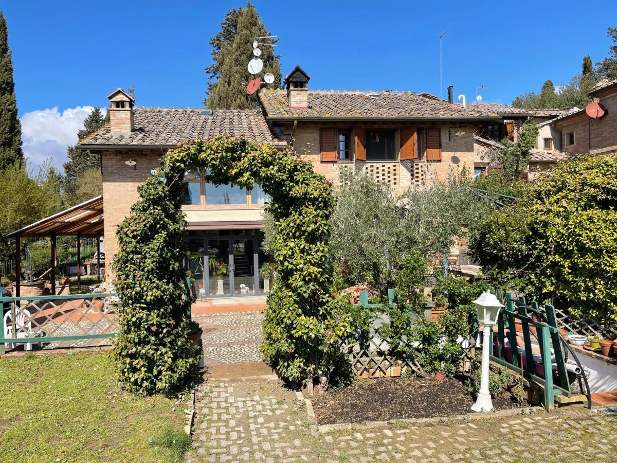 Appartamento Con Piscina E Giardino A Siena Eksteriør billede